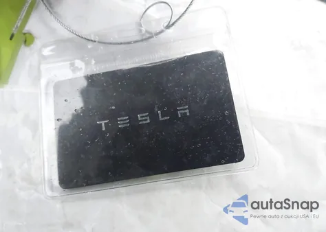 2021 Tesla Model Y Long Range Dual Motor All-Wheel Drive z USA, uszkodzony, nr VIN 5YJYGDEE8MF272037